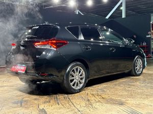 Toyota Auris STANDARD - HYBRID - BLACK HALF LEATHE - Image 4