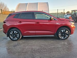 241 Opel Grandland    130bhp  Automatic - Image 3