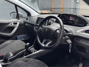 Peugeot 2008 ACTIVE 1.2 PURETECH 82 4DR - Image 4