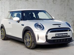 Mini Other Hatchback, Electric, 2022, White