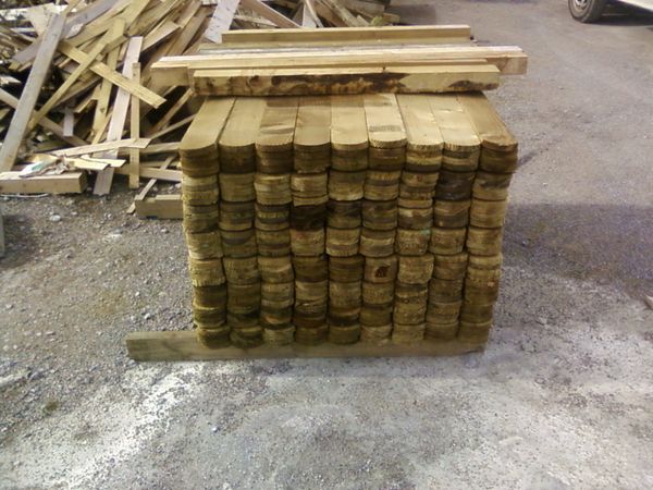 3ft,4ft,5ft & 6ft round top picket boards.
