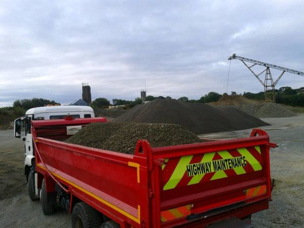 TOP   SOIL     SAND    STONE   CHIPPINGS