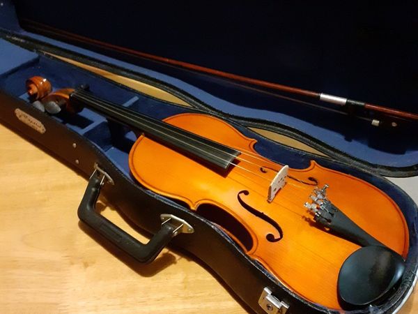 Violin, full size, hard case, exc s
