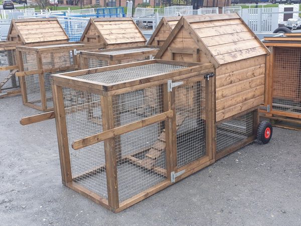 Top of the range hen arks with wheelie pen cage