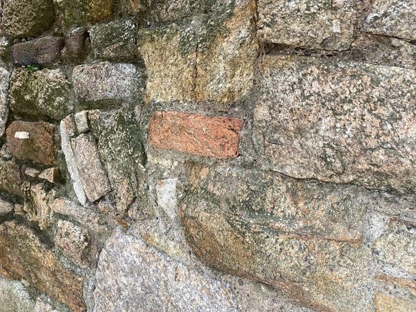 Old Granite Walling Stone ( Random with corners )