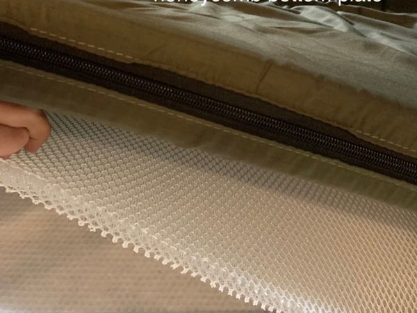 Anti-condensation mattress for a roof tent