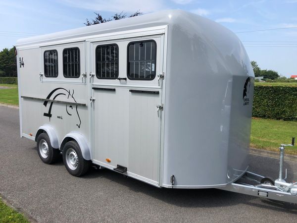New cheval Liberte maxi 4 horse trailer