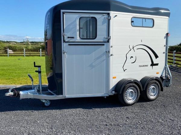 **IN STOCK**New Cheval Horse box with saddle room