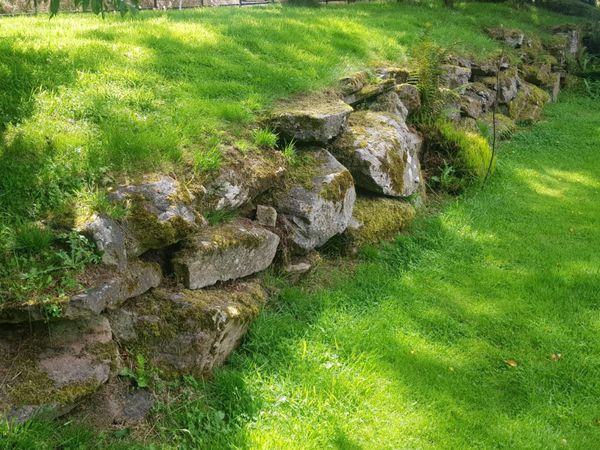 Rockery stone and stone Features
