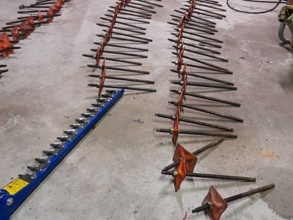 Building shuttering clamps