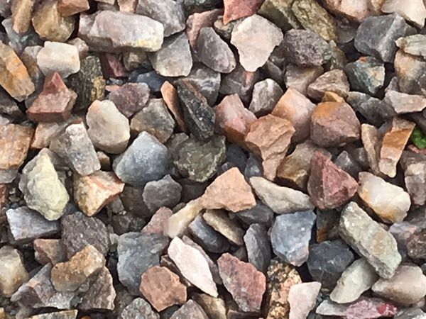 coloured stone /pebbles/ sand/gravel, hardcore