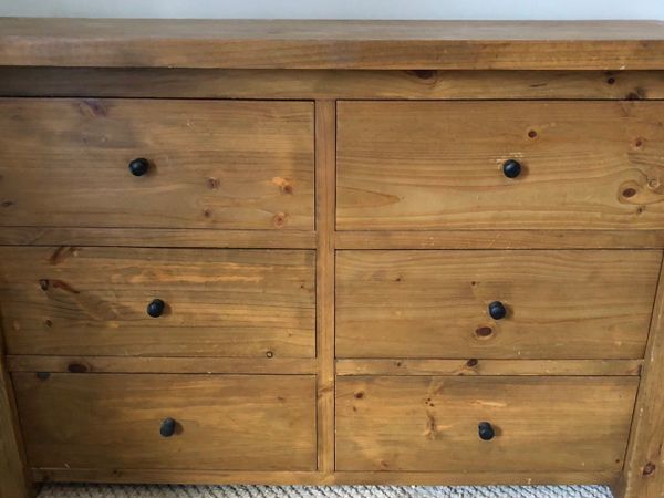 Solid chest of drawers