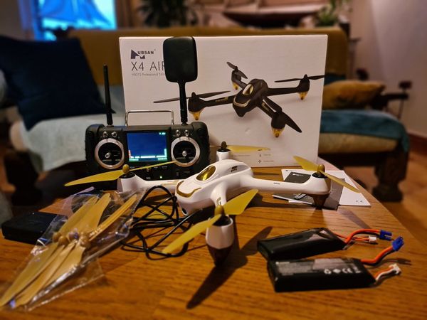 DRONE HUBSAN H501S x4 Brushless FPV 228