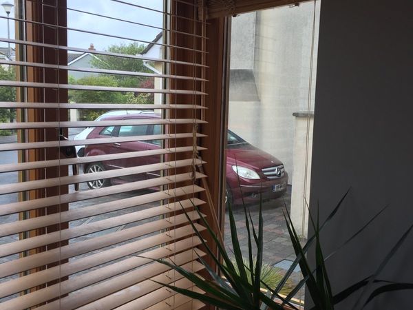 2 inch, 50mm timber blinds of assorted sizes.