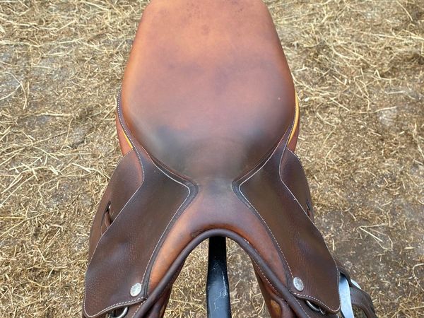 17.5" Butet Saumur jumping saddle