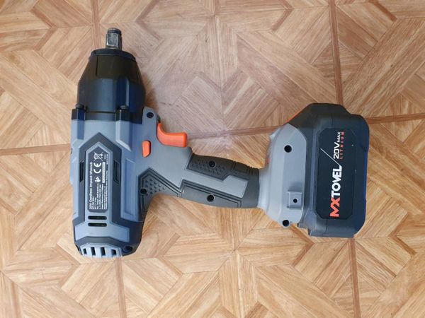Cordless 1/2 inch impact wrench