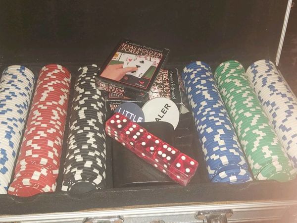 Texas holdem poker in aluminium case and playmath