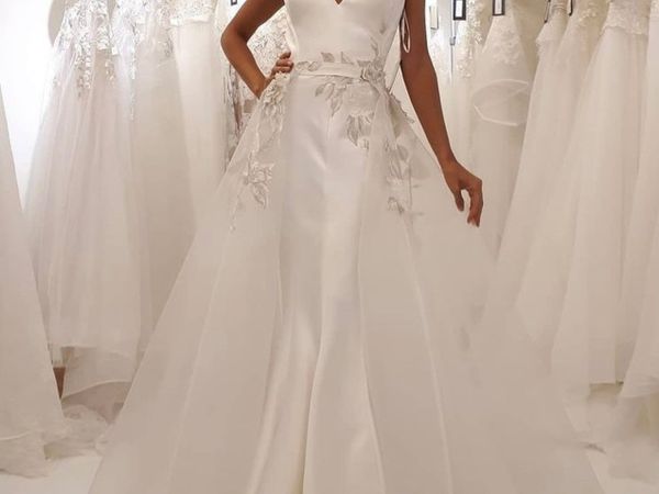 Gemy maalouf  wedding dress and overskirt