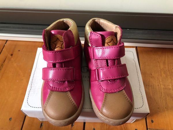 Twin girl New girls shoes size 7/24