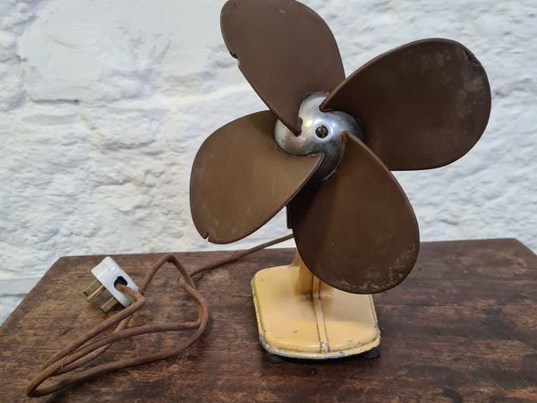 Antique "Air Flow" desk top fan.