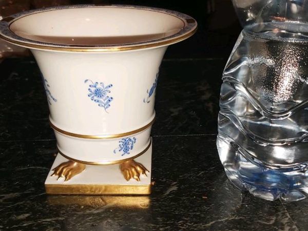 Herend vase on large lions feet