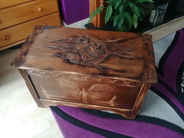Chest.Antique oak chest.//Unique\