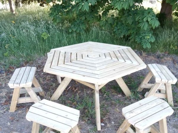 Wooden Hexagon picnic table & 6x stools
