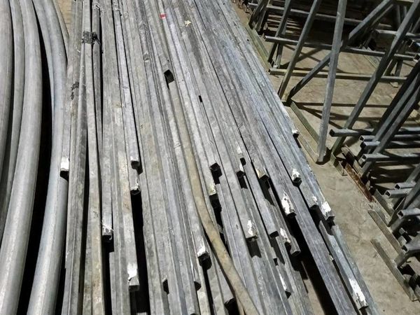 300 lengths 25mm (1") double galvanised Box Iron