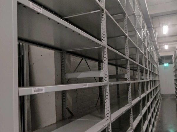 Storage shelving 4 m high can be cut down