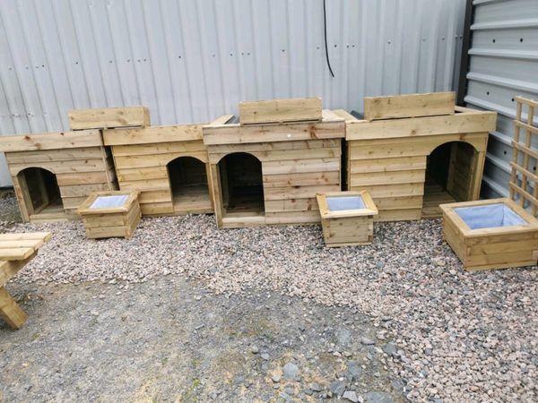 Done deal best sale dog houses