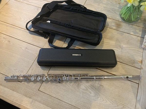 Yamaha YFL-212 Student Closed-Hole flute - offset