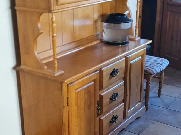 Buffet Hutch and Kitchen Table