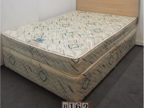 Double 4ft6 bed, mattress and headboard.  #B162