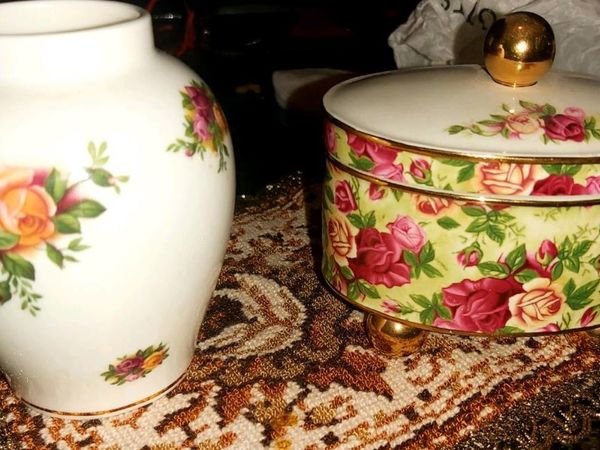 2 stunning Royal Albert china