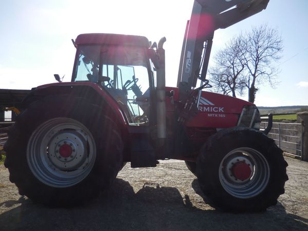 2005 MCCORMICK MTX165 AND LOADER