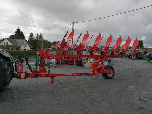 New Kverneland 7 furrow semi mounted plough