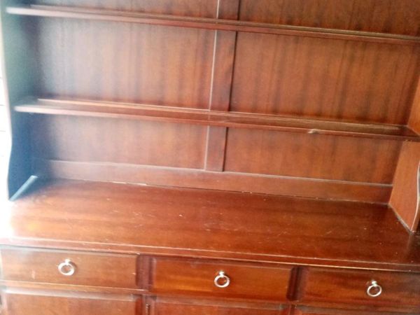 Cabinet / Dresser