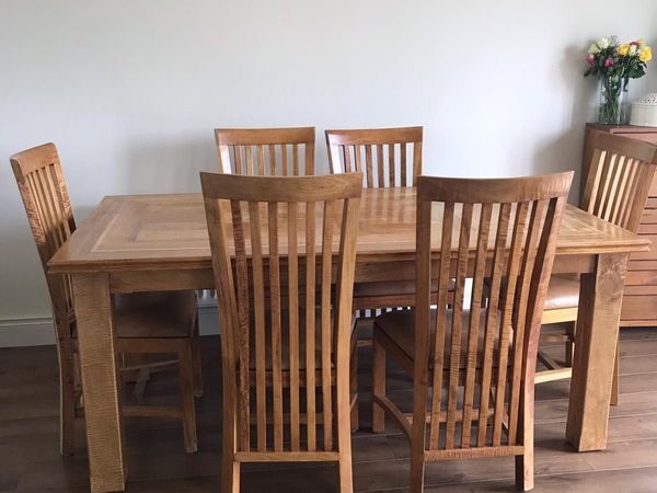 Mango wood dining table and 6 beautiful chairs