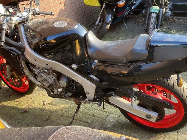 YAMAHA FZR 750 BREAKING FOR SPARES ONLY