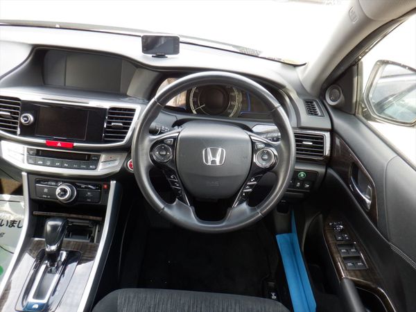 2015 Honda accord hybrid 2L.  200HP CR-6