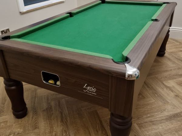Royale classic pool table