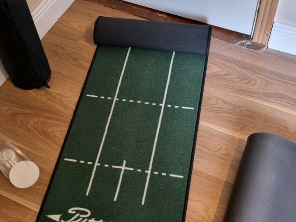 Putt out mat and cradle