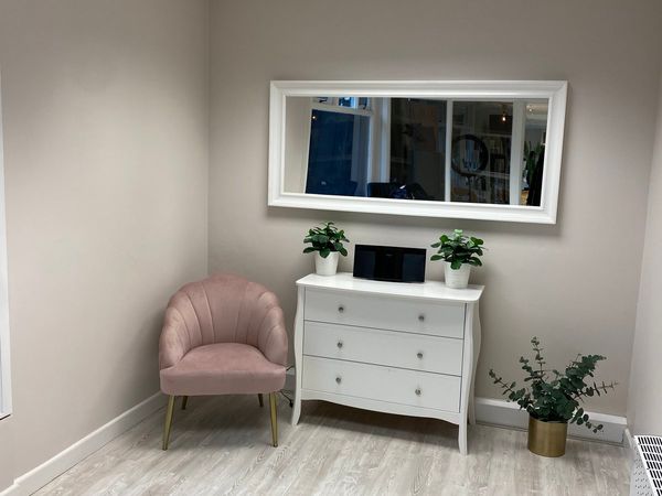 Room to rent in busy beauty salon in Navan