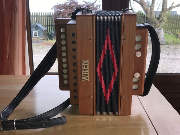 Wren wooden melodeon accordion(key of D) with case