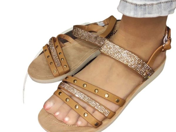 Sandals with golden zirconias