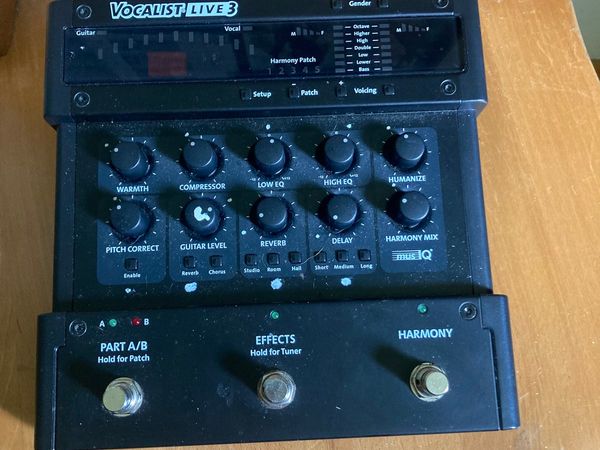 Digitech Vocalist Live 3 with power supply