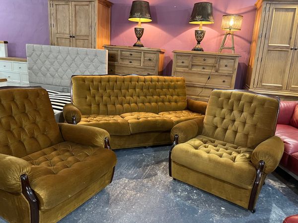 Absolutely stunning retro 311 fabric sofa set