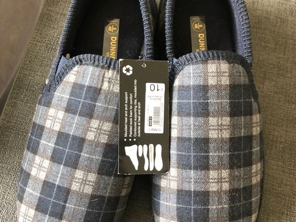 Mens BNWT slippers size 6 €6