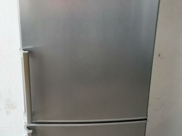 Fridge Freezer - Bosch w/ 6 Month Warranty