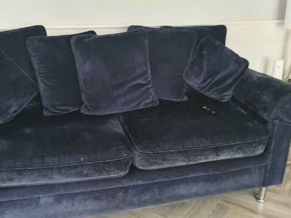 3 Seater and 2 armchairs
